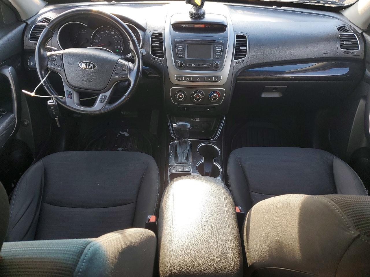 2015 KIA SORENTO LX photo 8