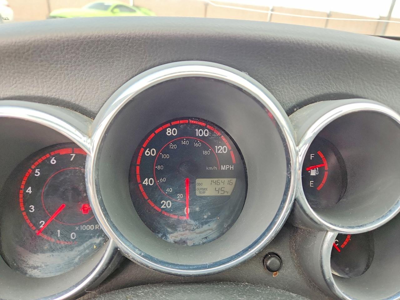 2004 TOYOTA COROLLA MATRIX XR photo 9