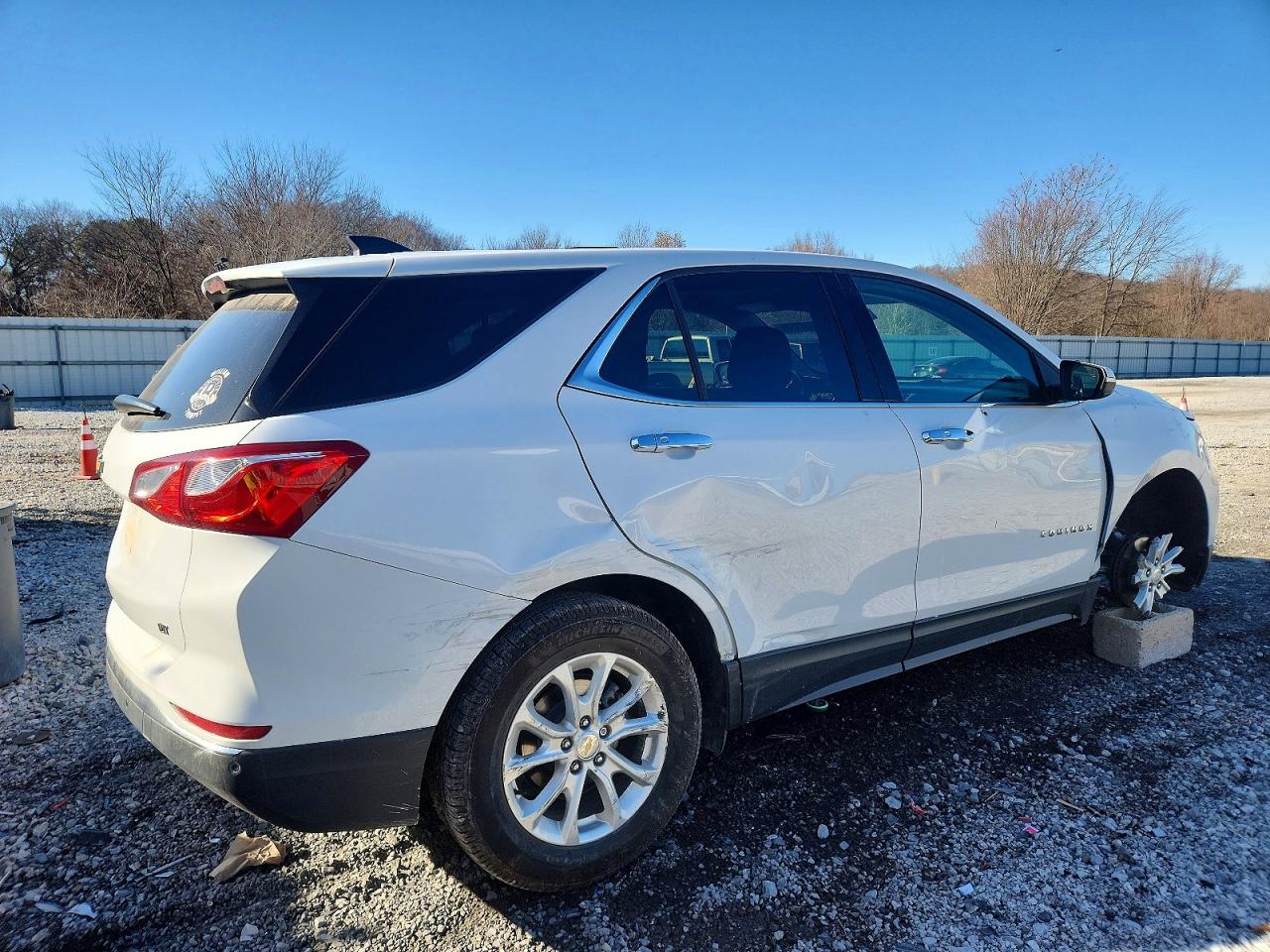 2018 CHEVROLET EQUINOX LT photo 3