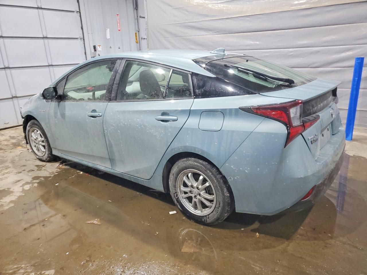 2019 TOYOTA PRIUS LE photo 2