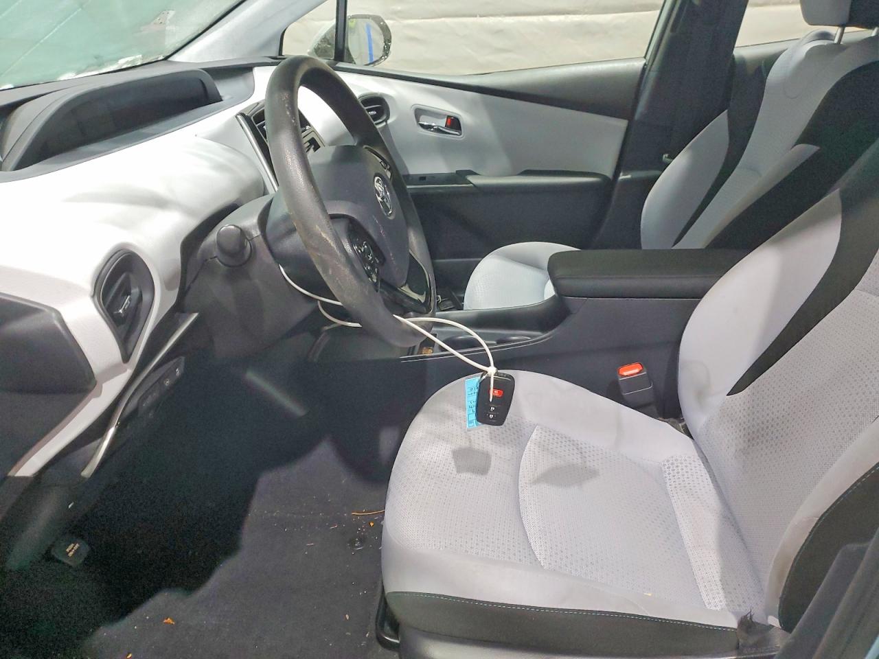 2019 TOYOTA PRIUS LE photo 7