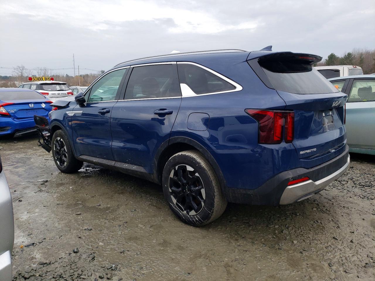 2024 KIA SORENTO S photo 4