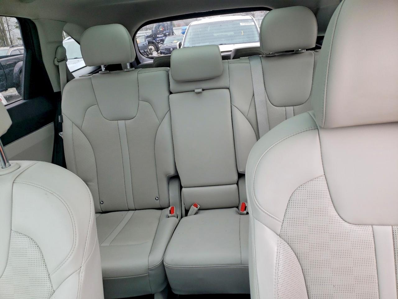 2024 KIA SORENTO S photo 28