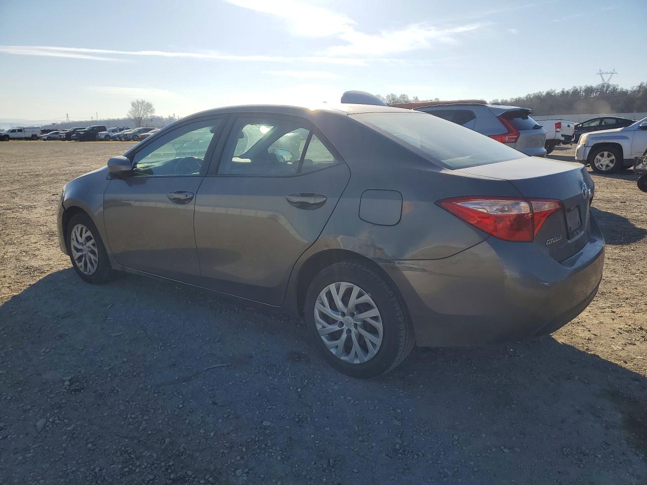 2018 TOYOTA COROLLA L photo 2