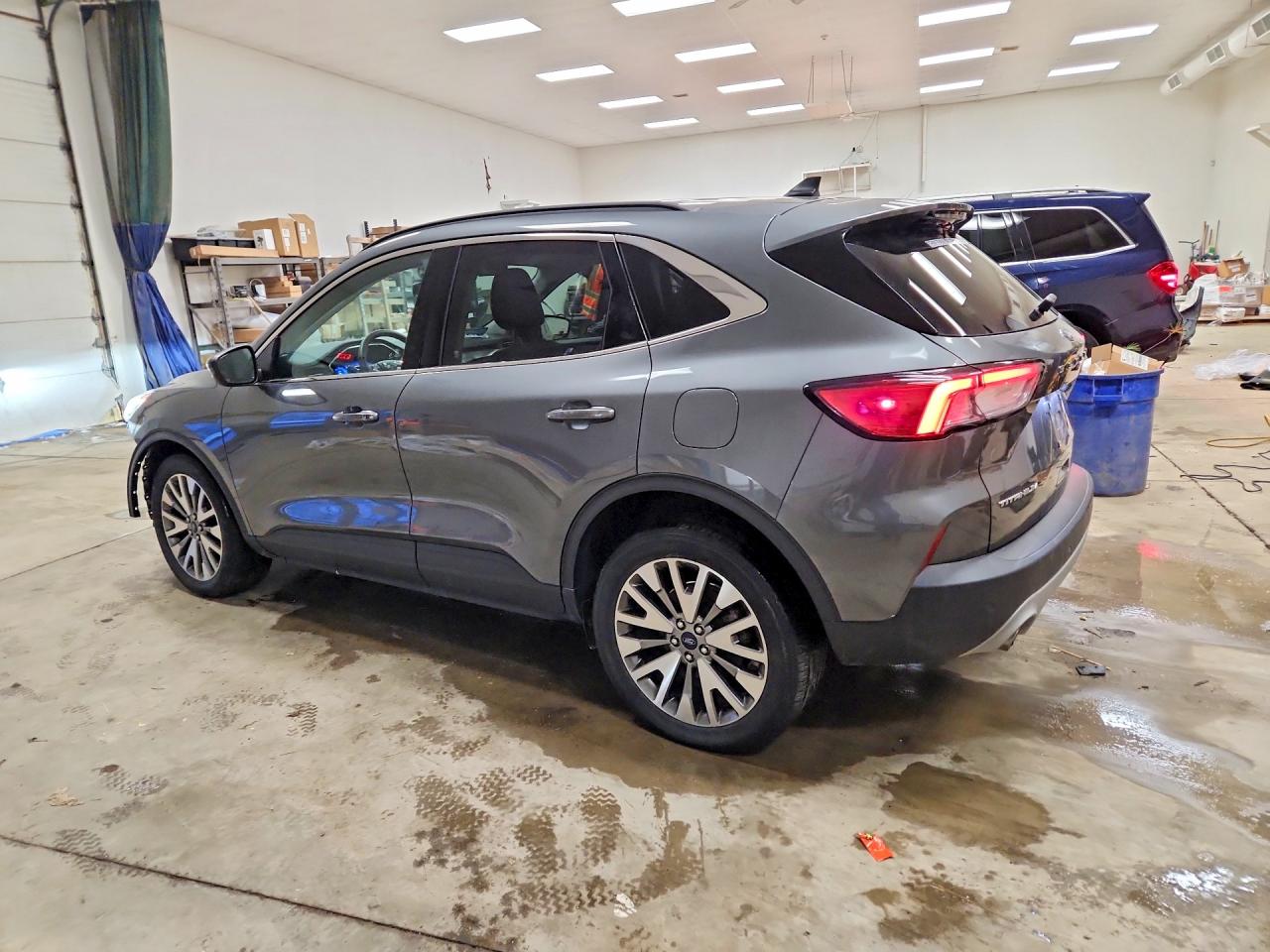 2022 FORD ESCAPE TITANIUM photo 2
