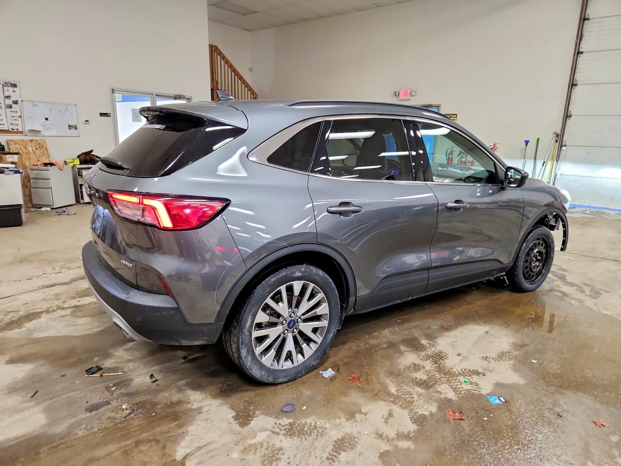 2022 FORD ESCAPE TITANIUM photo 3