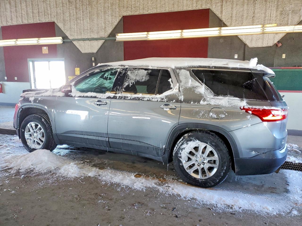 2020 CHEVROLET TRAVERSE LT photo 2