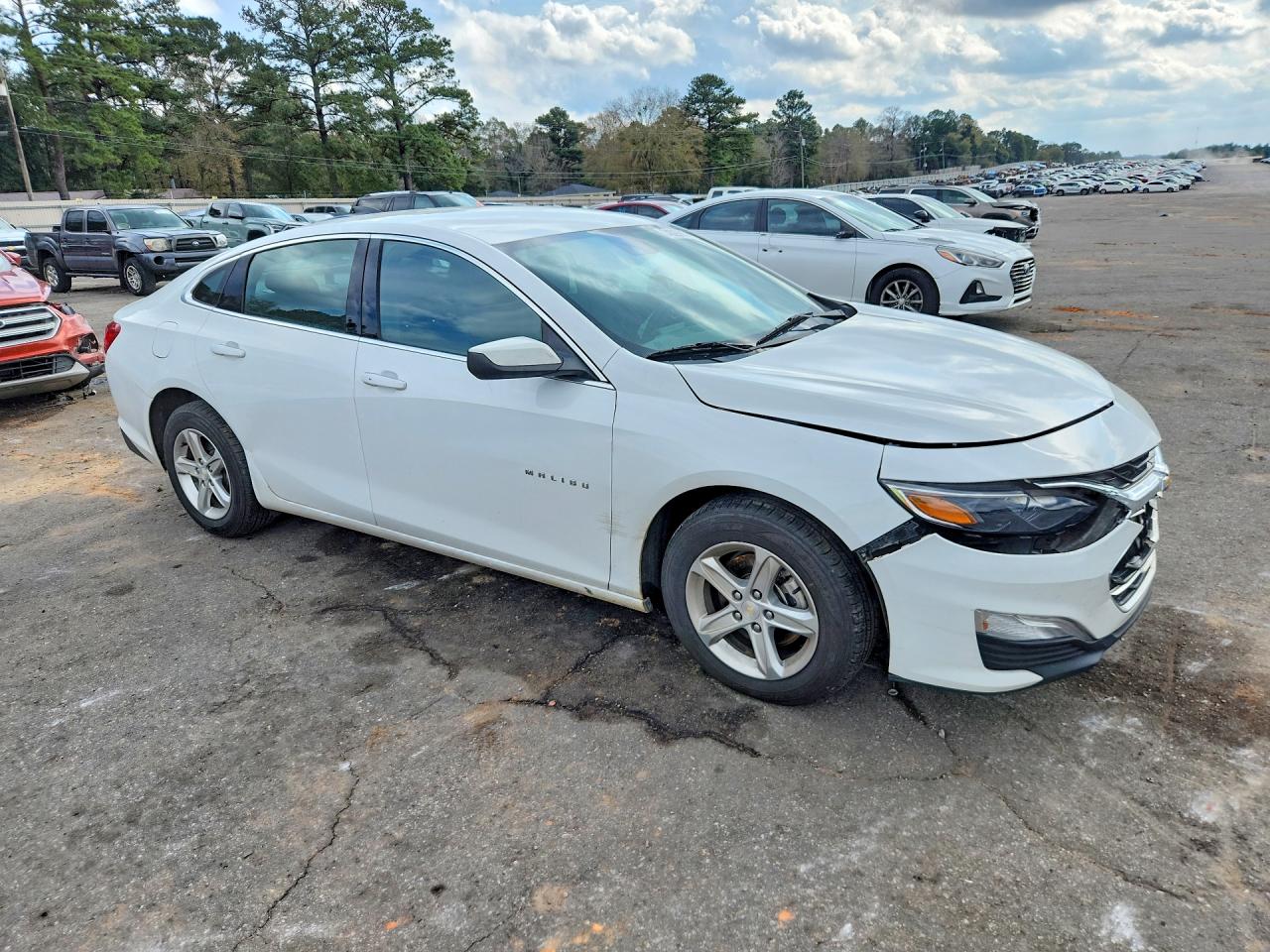 2023 CHEVROLET MALIBU LS photo 4