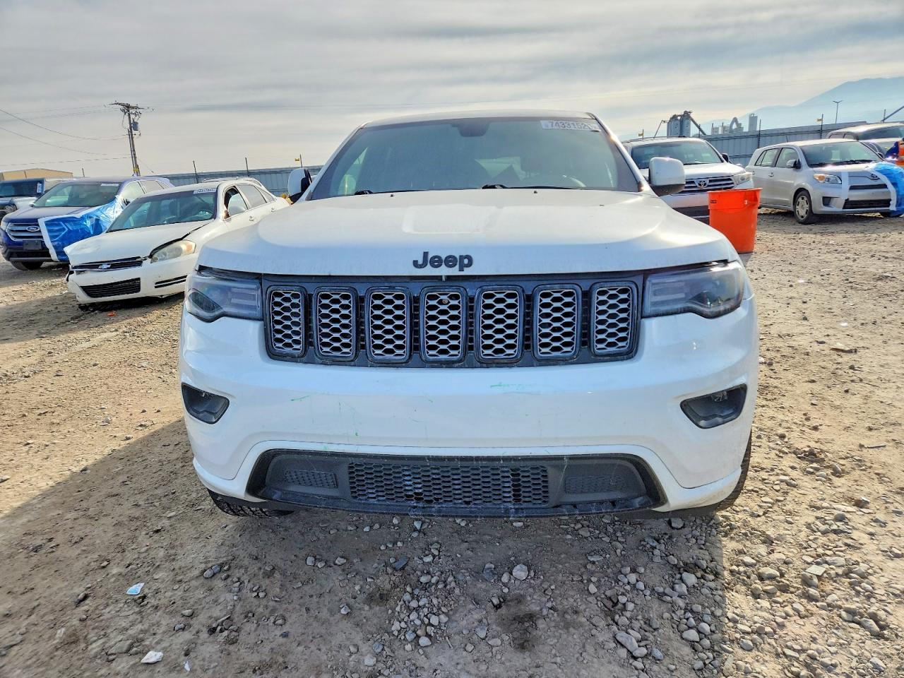 2022 JEEP GRAND CHEROKEE LAREDO E photo 5