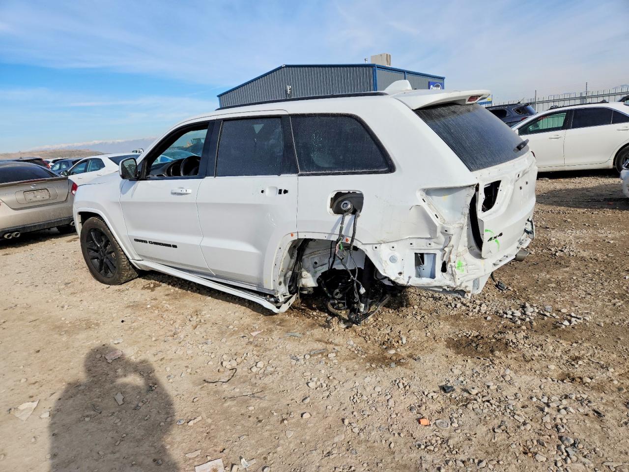 2022 JEEP GRAND CHEROKEE LAREDO E photo 2