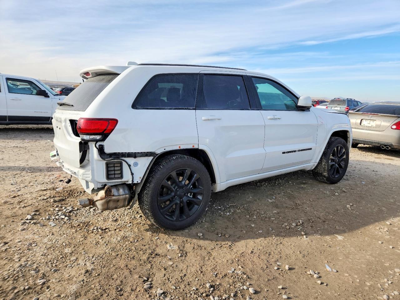 2022 JEEP GRAND CHEROKEE LAREDO E photo 3