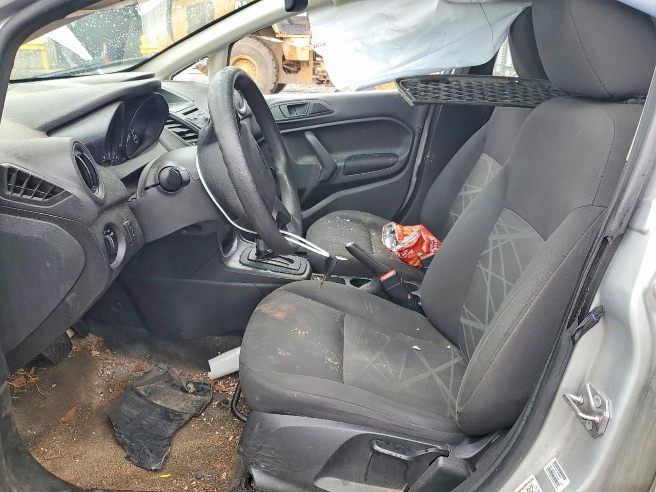 2015 FORD FIESTA S photo 13