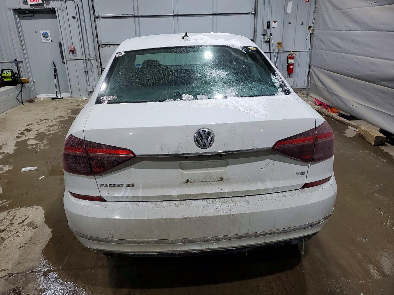 2017 VOLKSWAGEN PASSAT SE photo 16