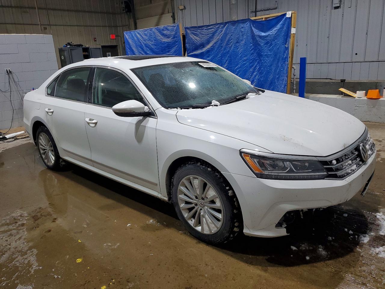 2017 VOLKSWAGEN PASSAT SE photo 10