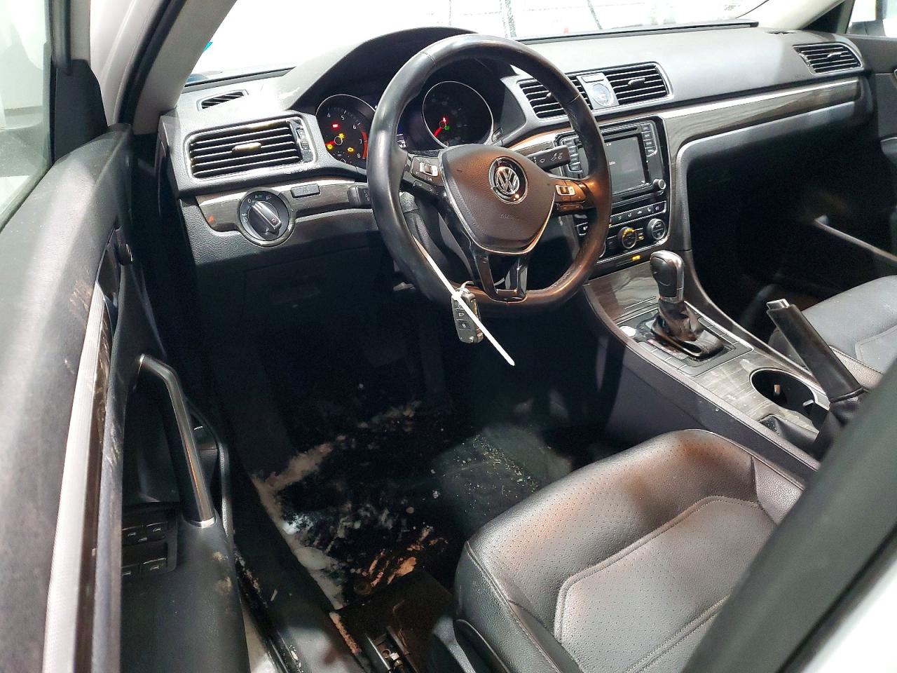 2017 VOLKSWAGEN PASSAT SE photo 22