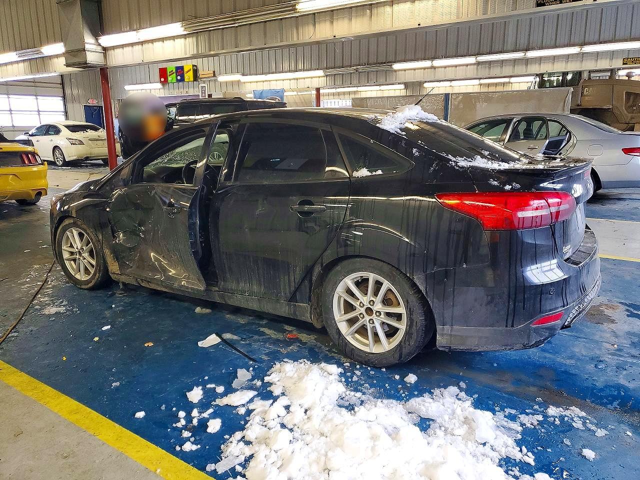 2015 FORD FOCUS SE photo 3