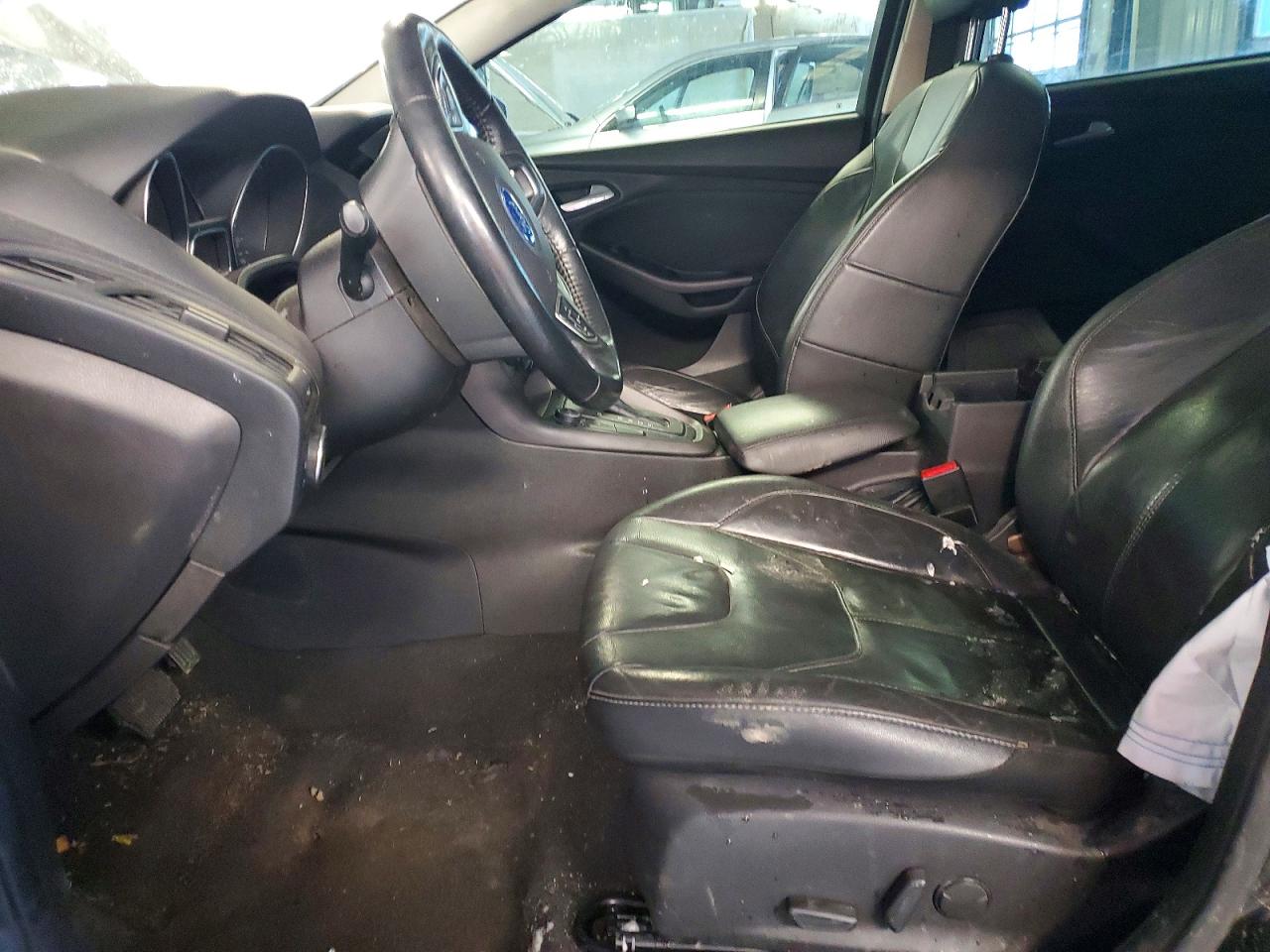 2015 FORD FOCUS SE photo 13