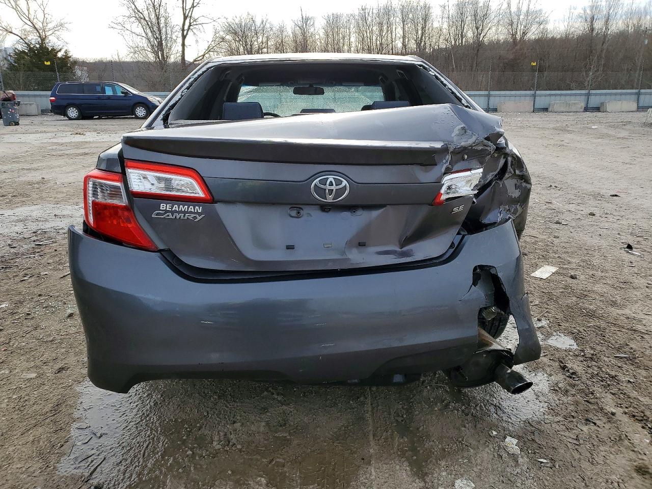 2014 TOYOTA CAMRY SE photo 11