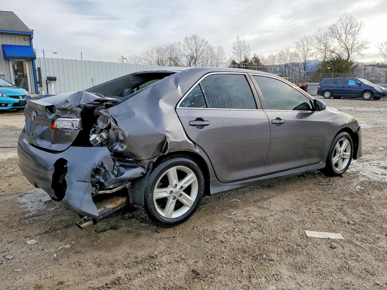 2014 TOYOTA CAMRY SE photo 5