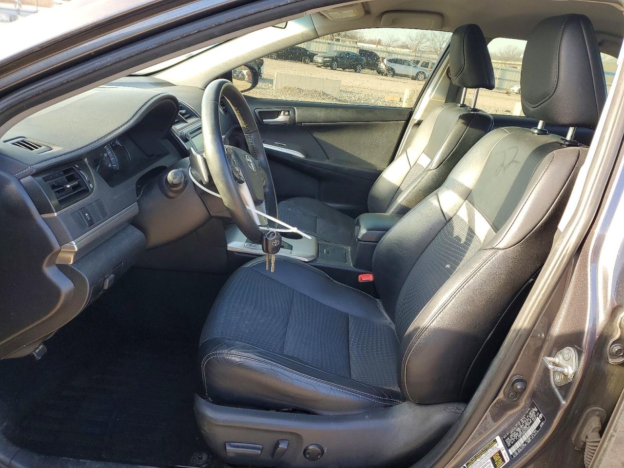 2014 TOYOTA CAMRY SE photo 13
