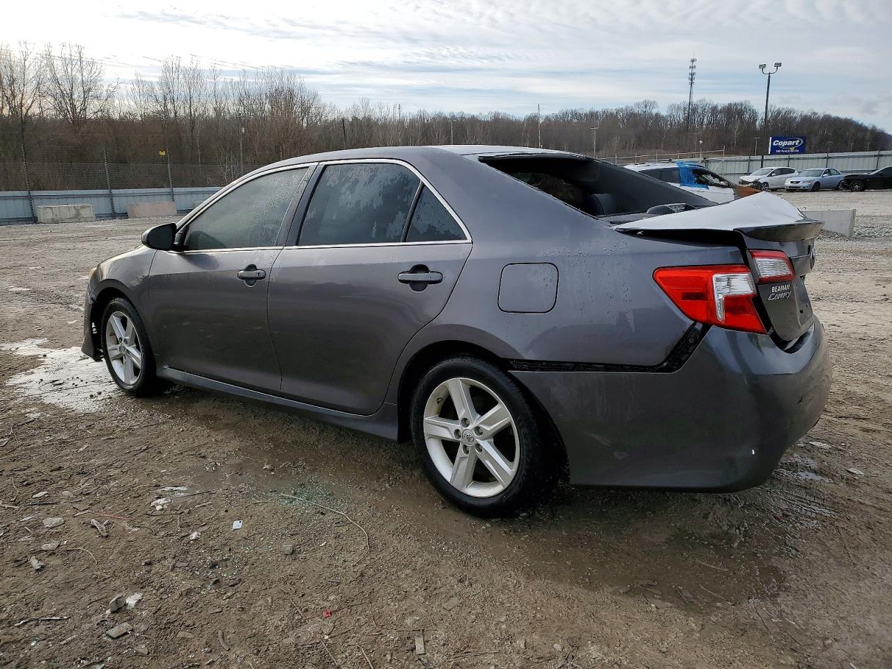 2014 TOYOTA CAMRY SE photo 3