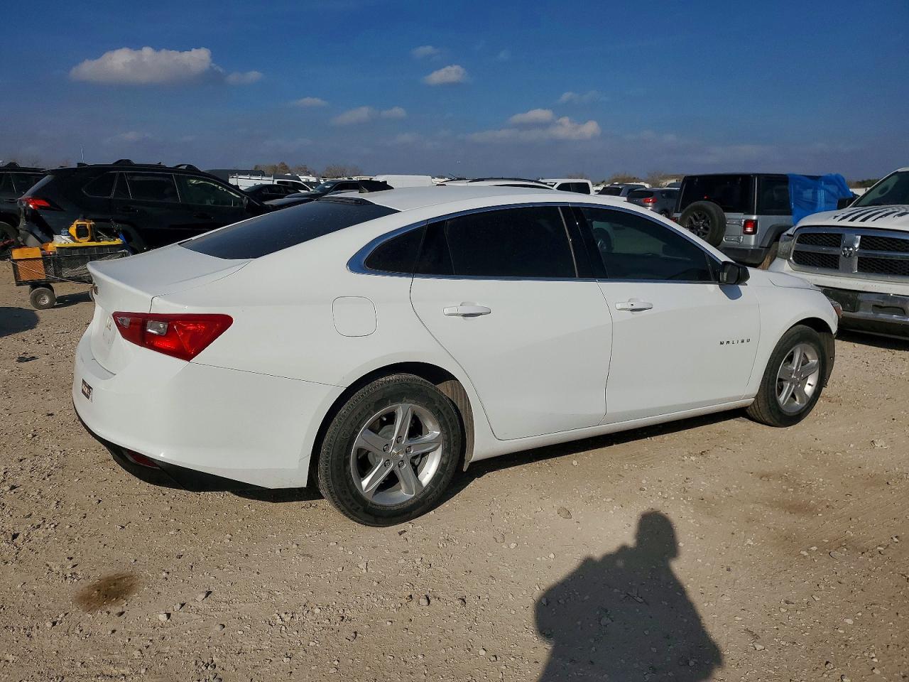 2023 CHEVROLET MALIBU LS photo 5