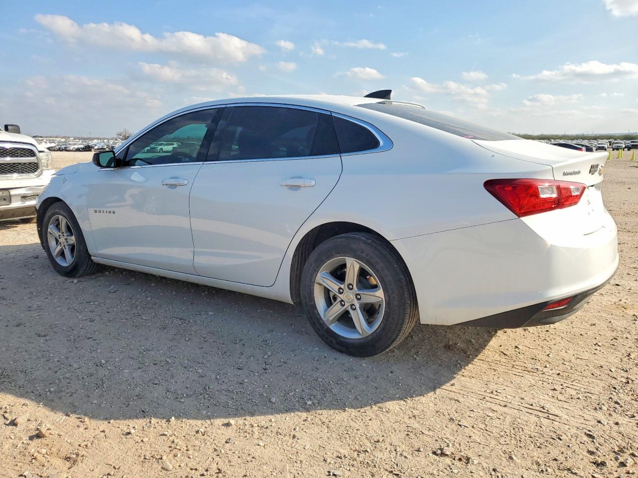 2023 CHEVROLET MALIBU LS photo 3