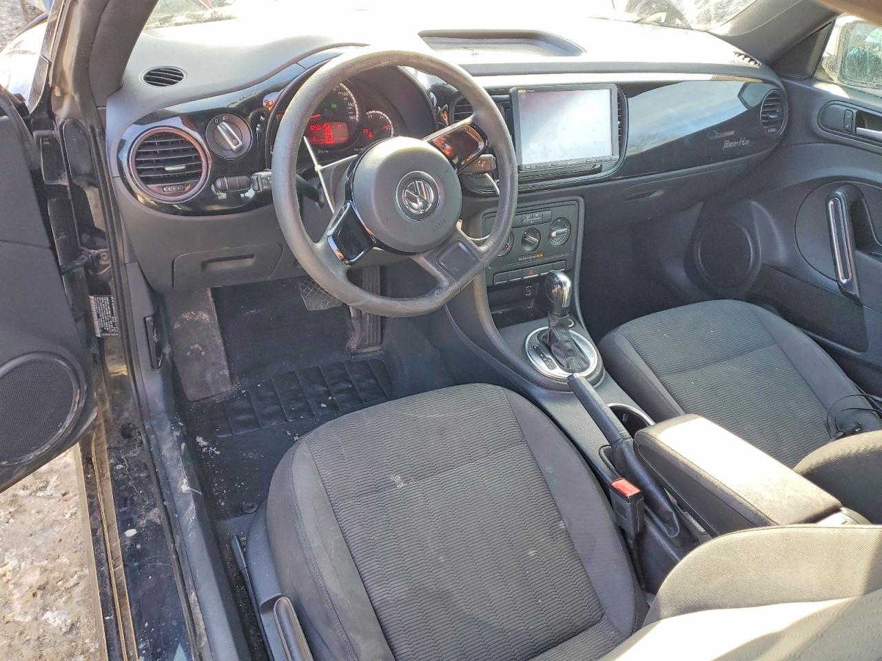 2014 VOLKSWAGEN BEETLE photo 15