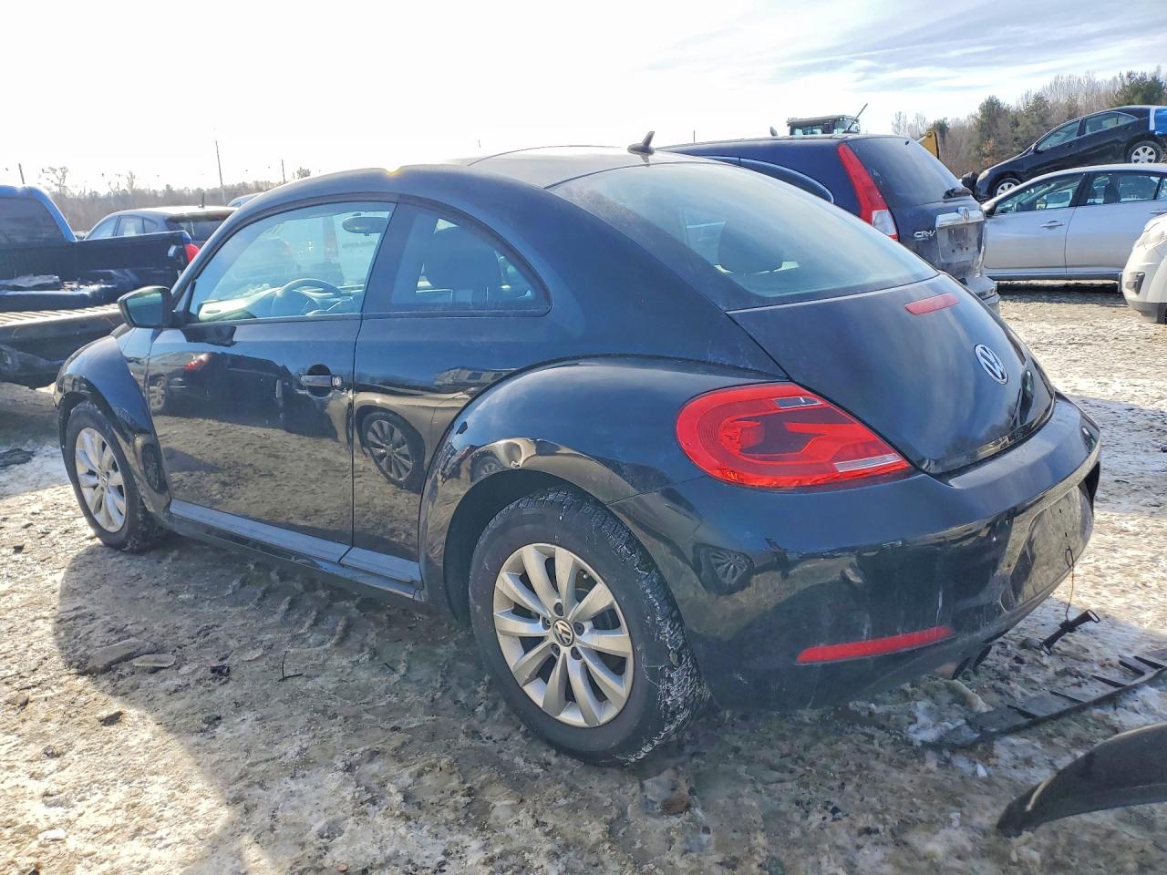 2014 VOLKSWAGEN BEETLE photo 3