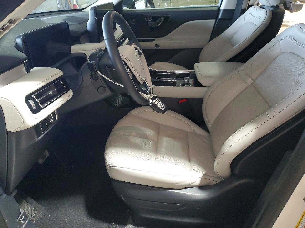 2025 LINCOLN AVIATOR RESERVE photo 13