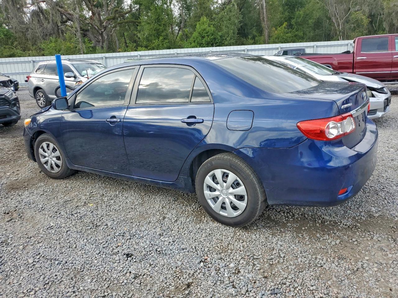 2011 TOYOTA COROLLA photo 4