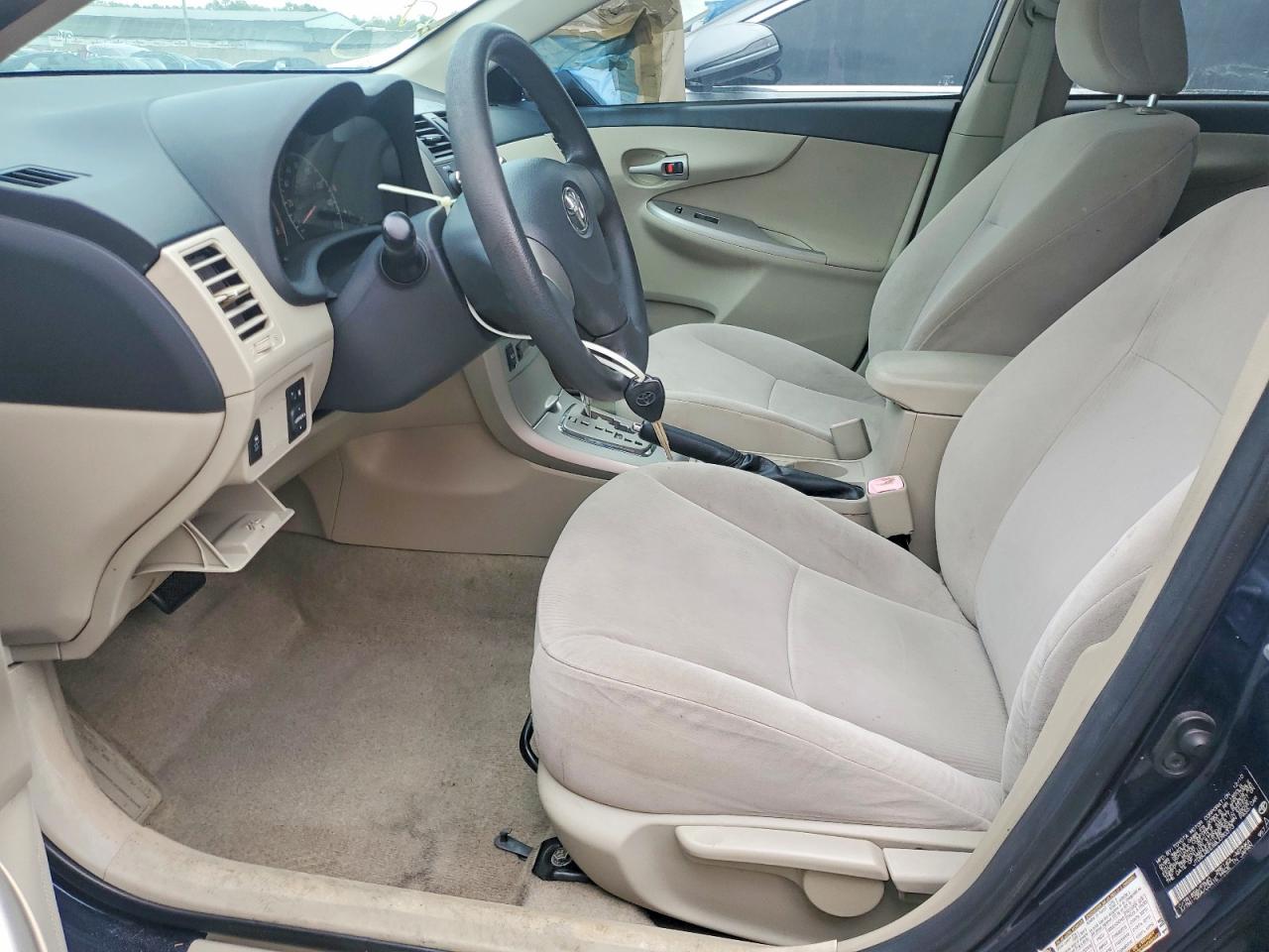 2011 TOYOTA COROLLA photo 19