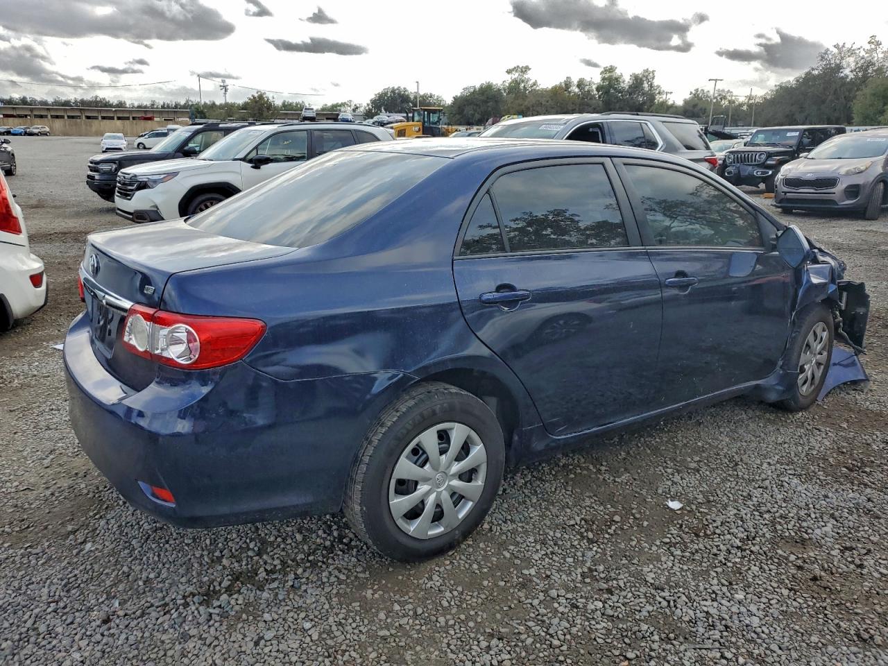2011 TOYOTA COROLLA photo 7
