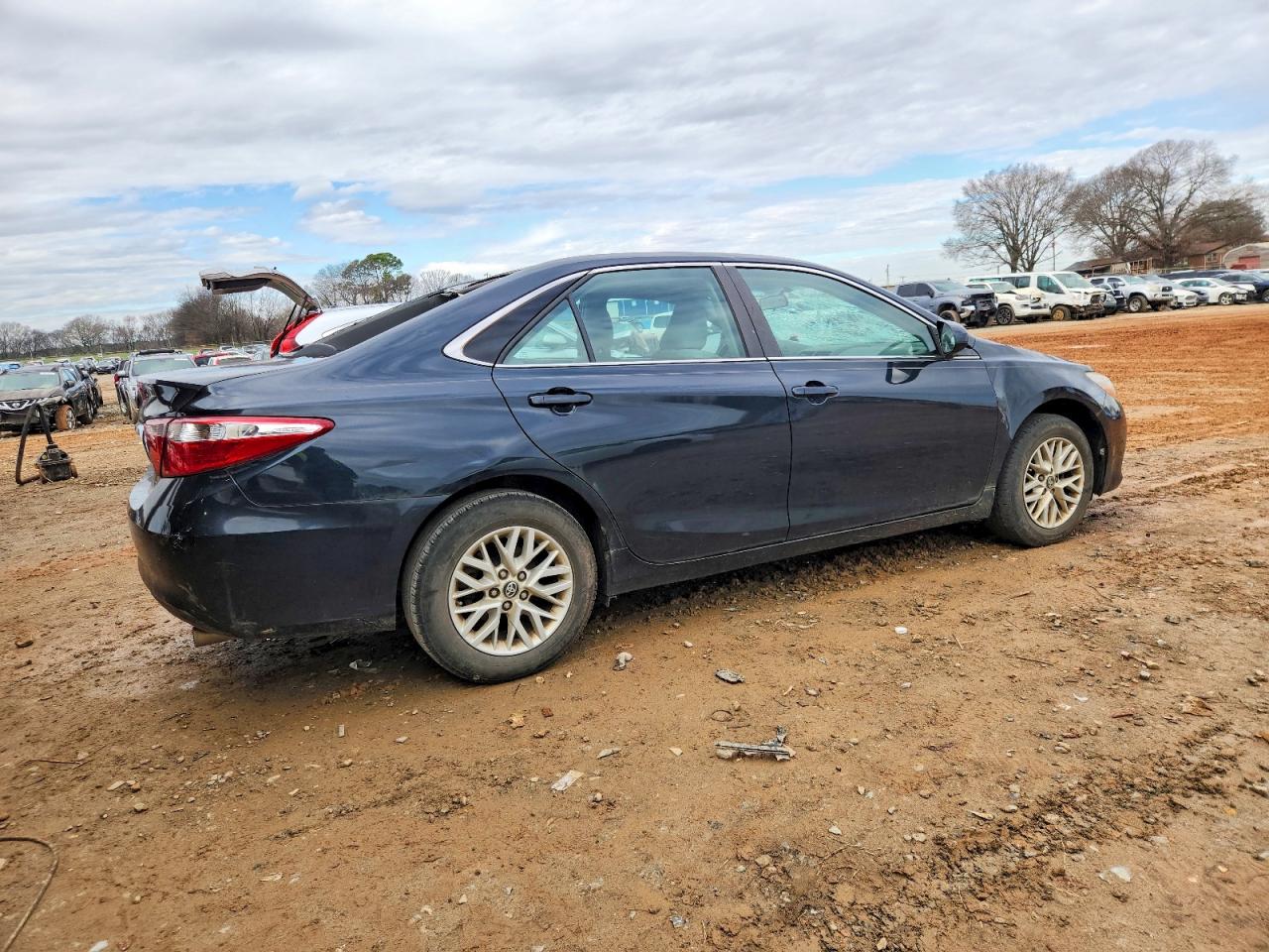 2017 TOYOTA CAMRY LE photo 7