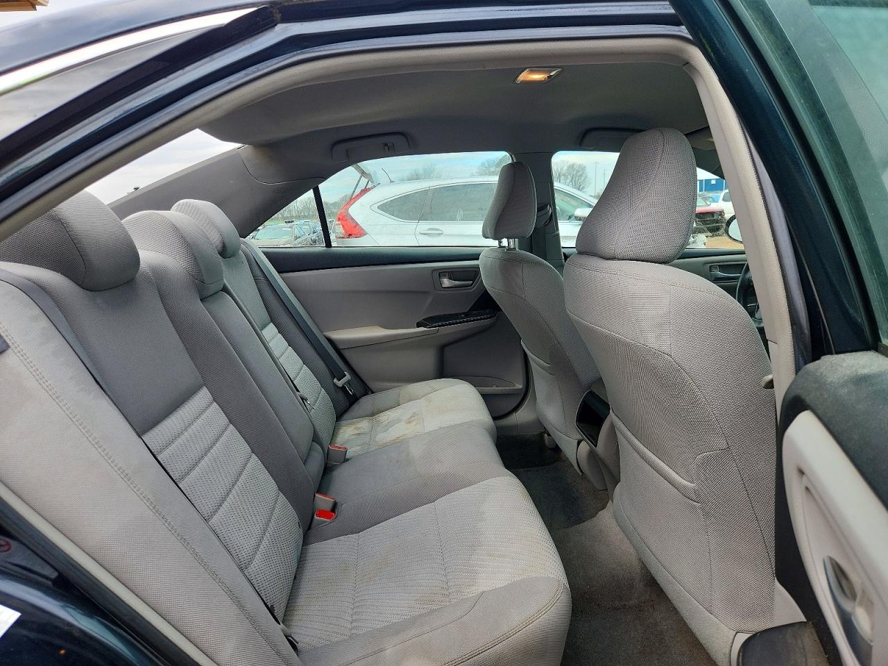 2017 TOYOTA CAMRY LE photo 28