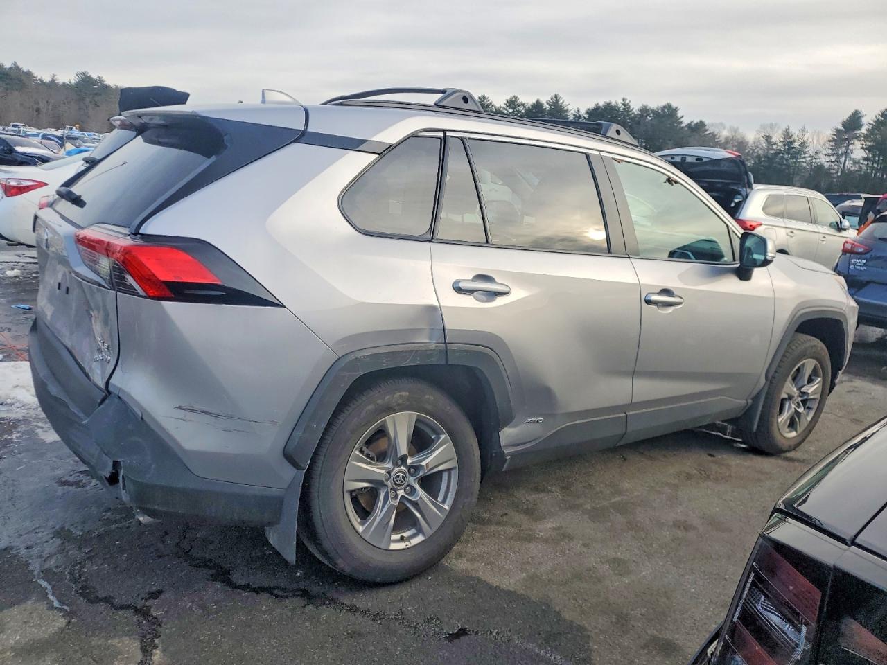 2024 TOYOTA RAV4 XLE photo 3