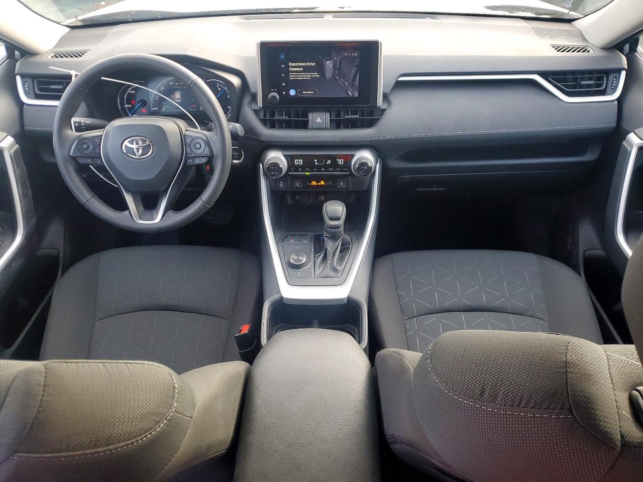 2024 TOYOTA RAV4 XLE photo 8