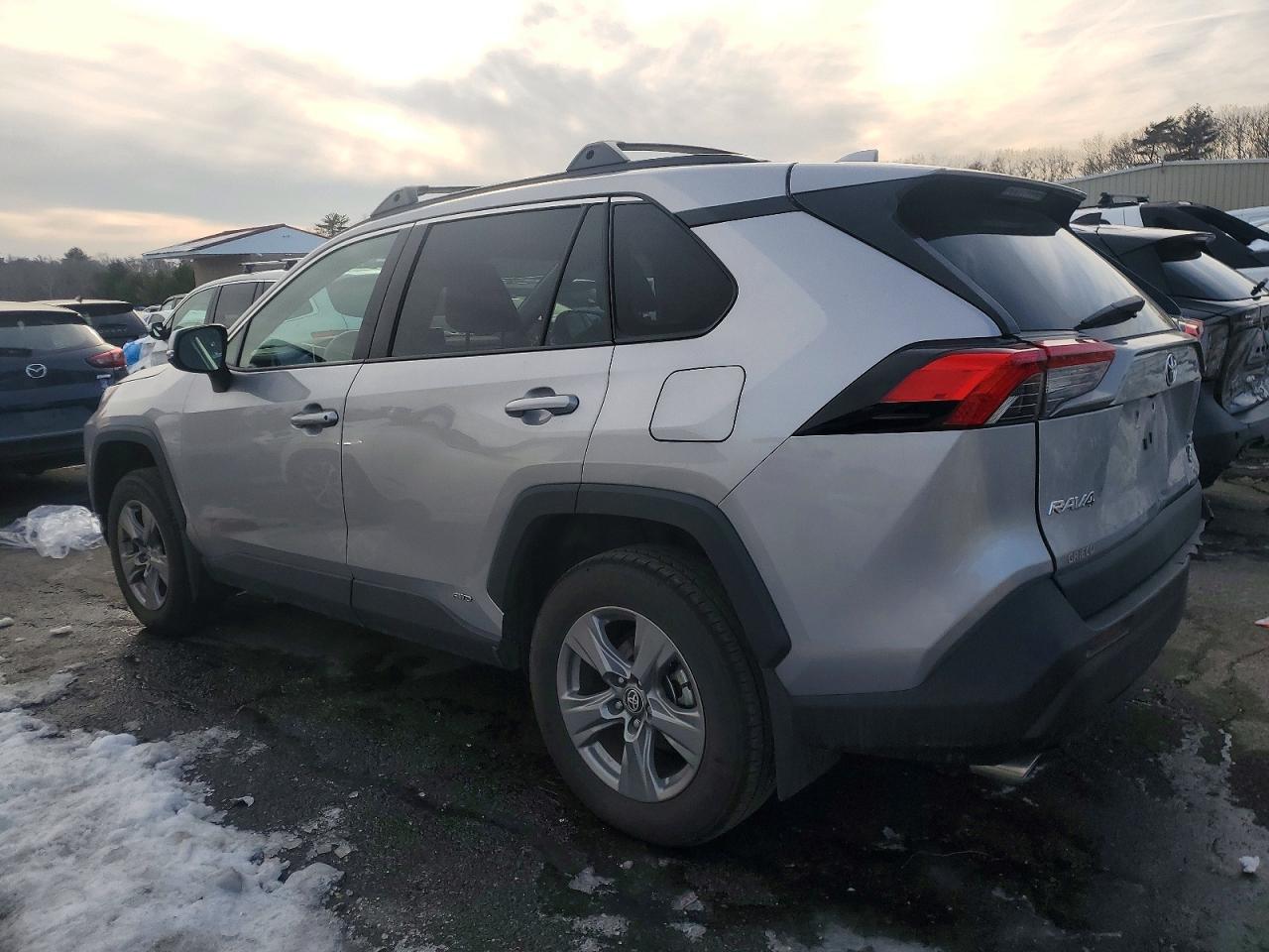 2024 TOYOTA RAV4 XLE photo 2