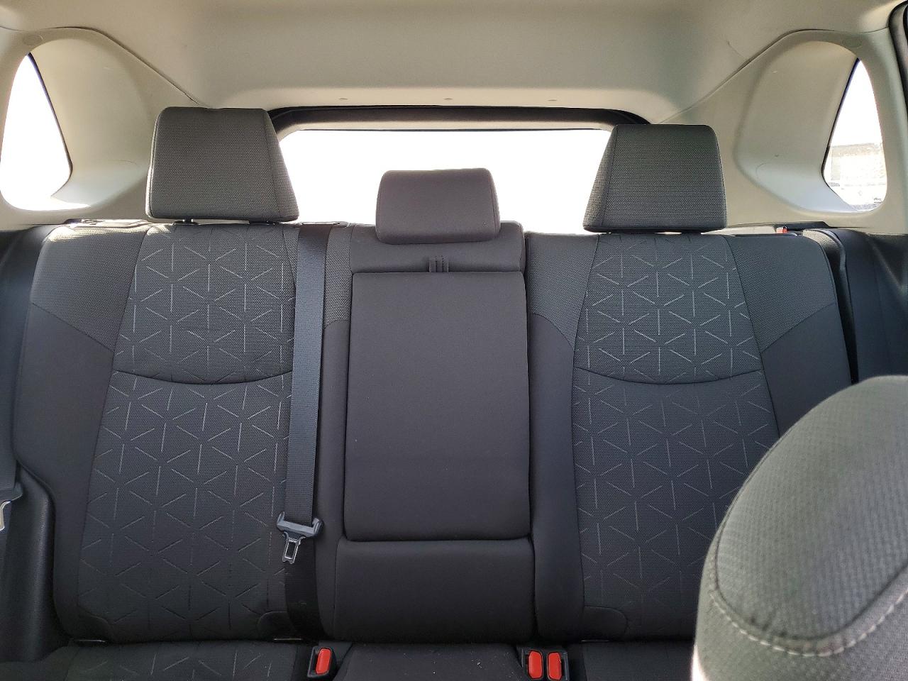 2021 TOYOTA RAV4 XLE photo 10