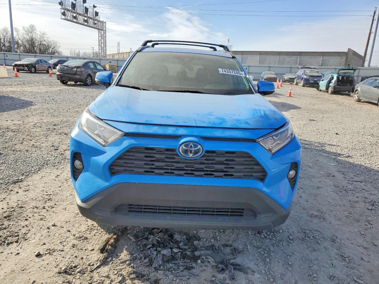 2021 TOYOTA RAV4 XLE photo 5