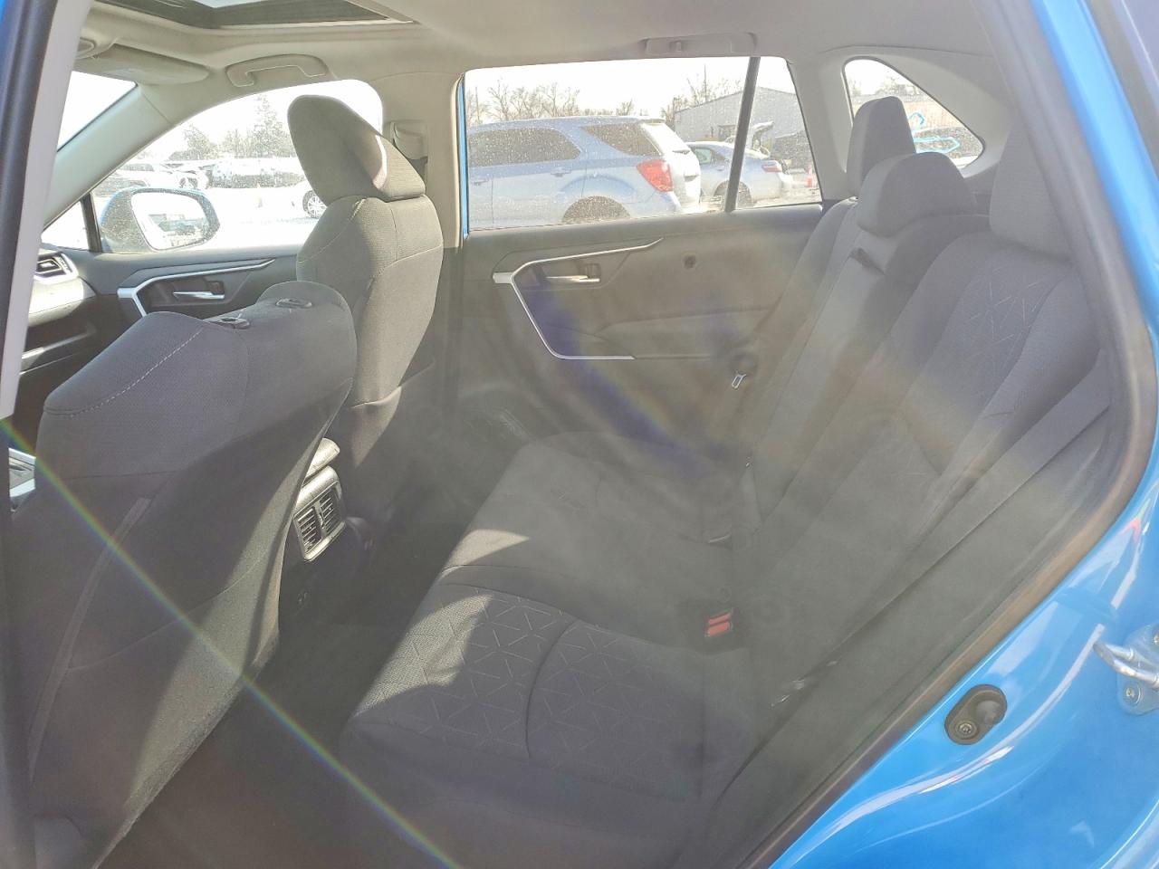 2021 TOYOTA RAV4 XLE photo 11