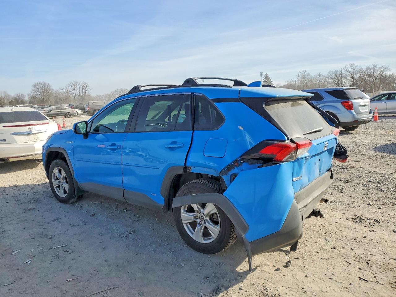 2021 TOYOTA RAV4 XLE photo 2