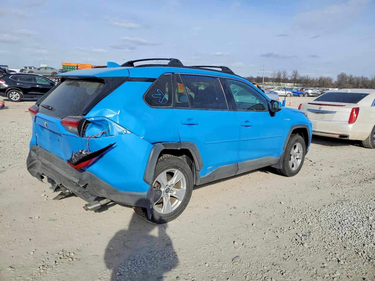 2021 TOYOTA RAV4 XLE photo 3
