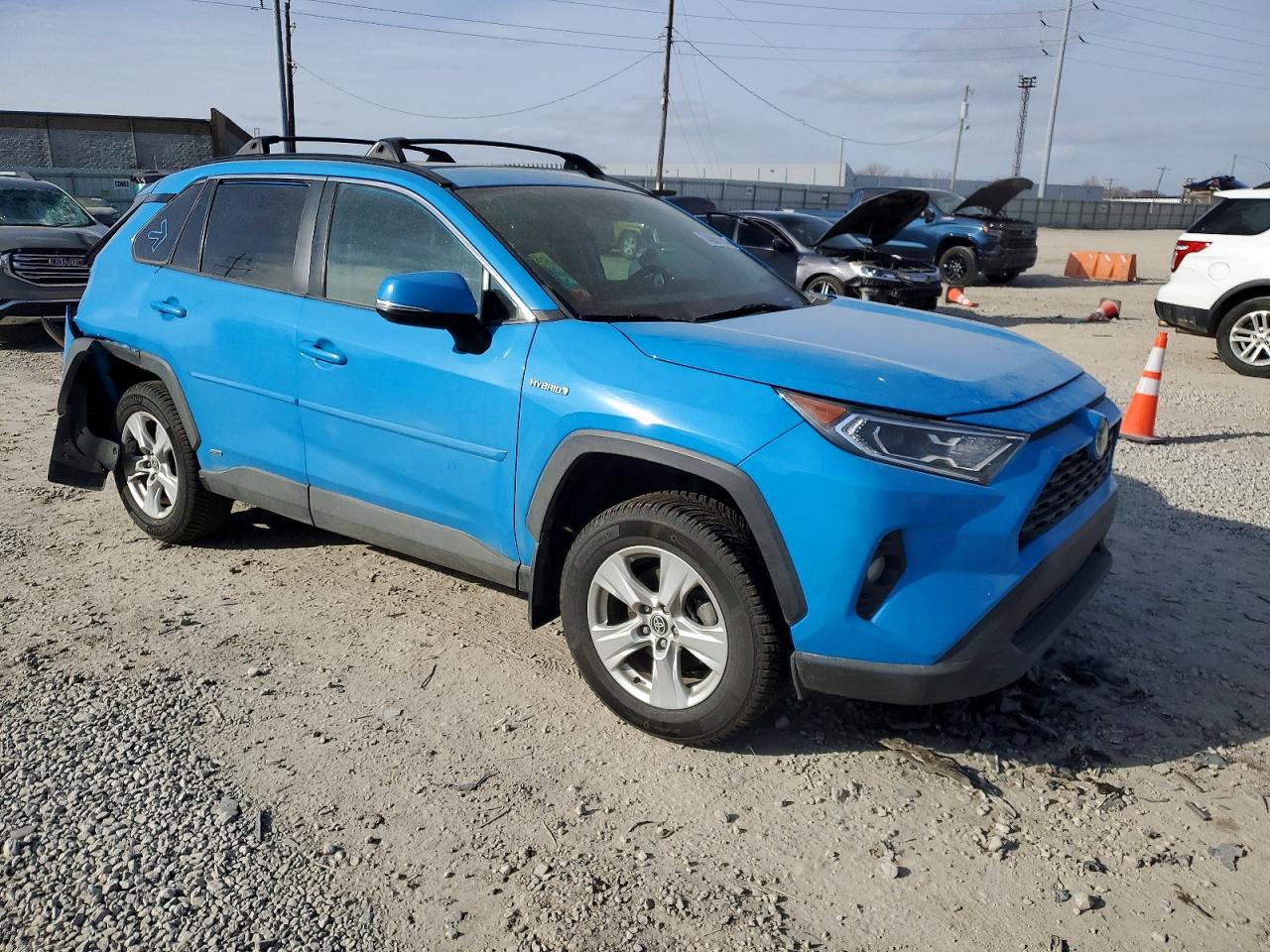 2021 TOYOTA RAV4 XLE photo 4