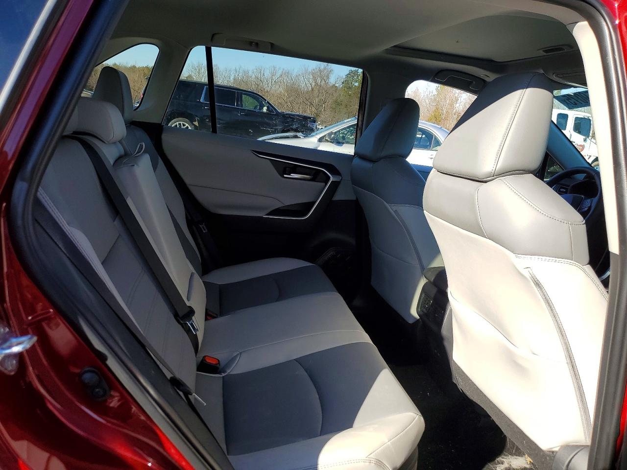 2025 TOYOTA RAV4 XLE PREMIUM photo 21