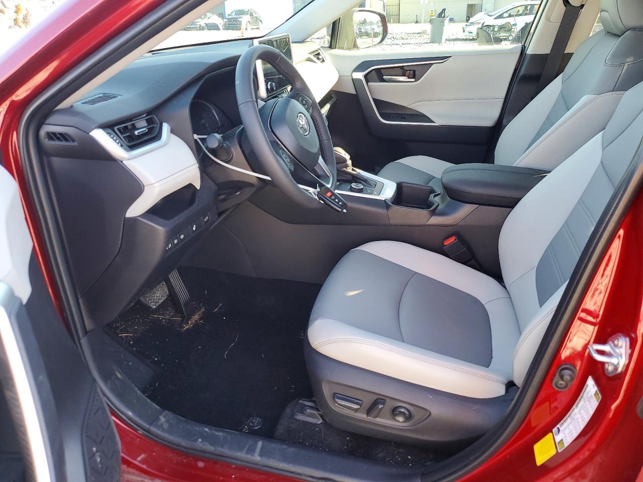 2025 TOYOTA RAV4 XLE PREMIUM photo 13