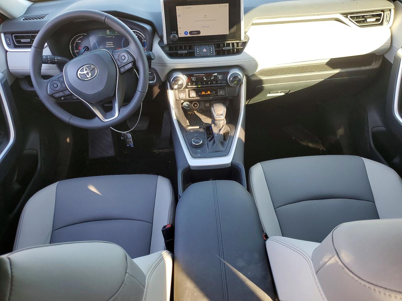 2025 TOYOTA RAV4 XLE PREMIUM photo 15