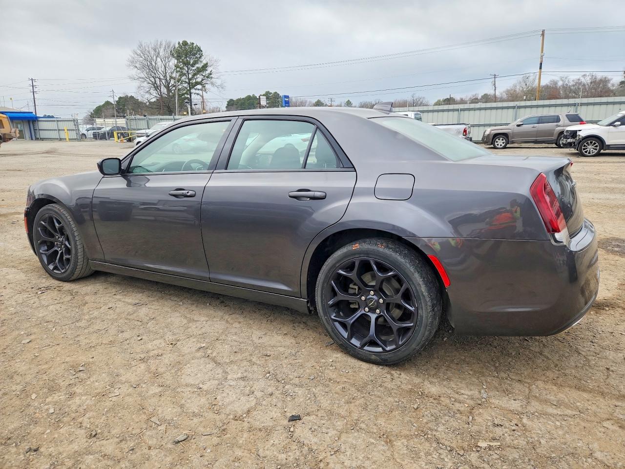 2019 CHRYSLER 300 TOURING photo 4