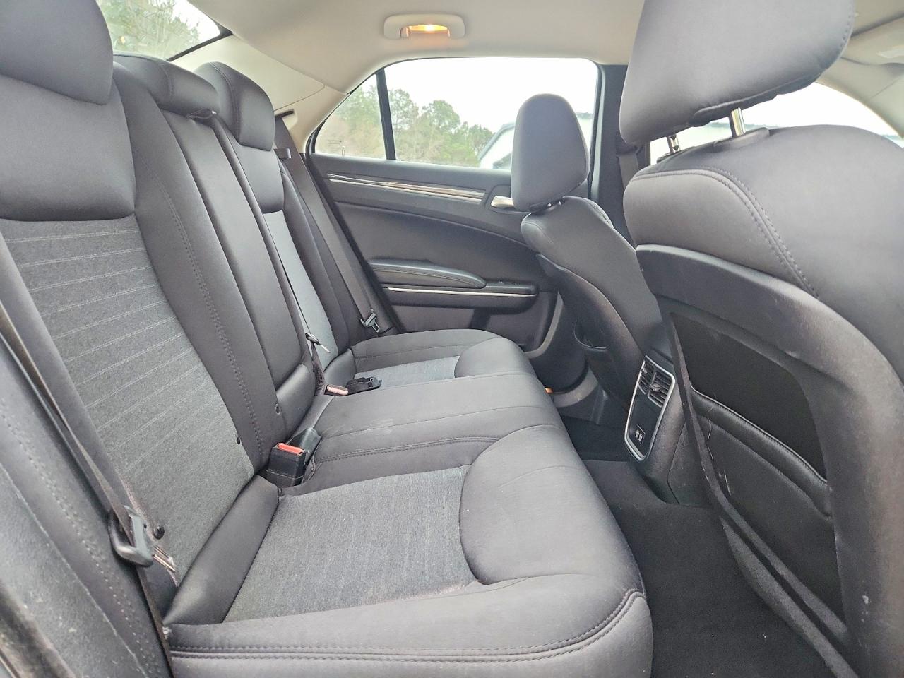 2019 CHRYSLER 300 TOURING photo 27