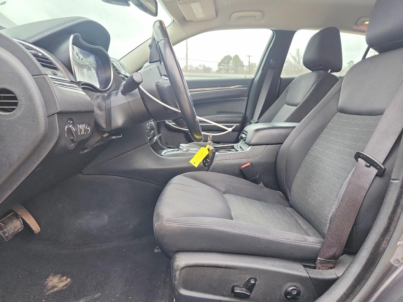 2019 CHRYSLER 300 TOURING photo 19